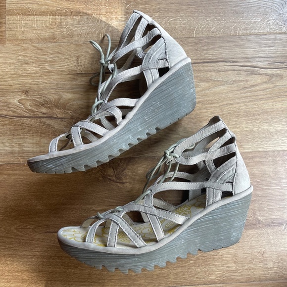 FLY LONDON YUKE Silver Metallic Sandal Wedges Size 41 (10-10.5) - Picture 2 of 9